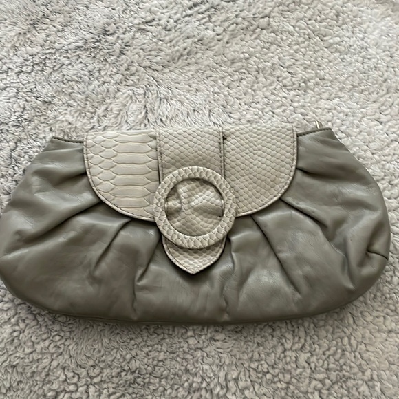 Gray clutch bag. Perfect for going out. Worn twice. - Picture 1 of 3